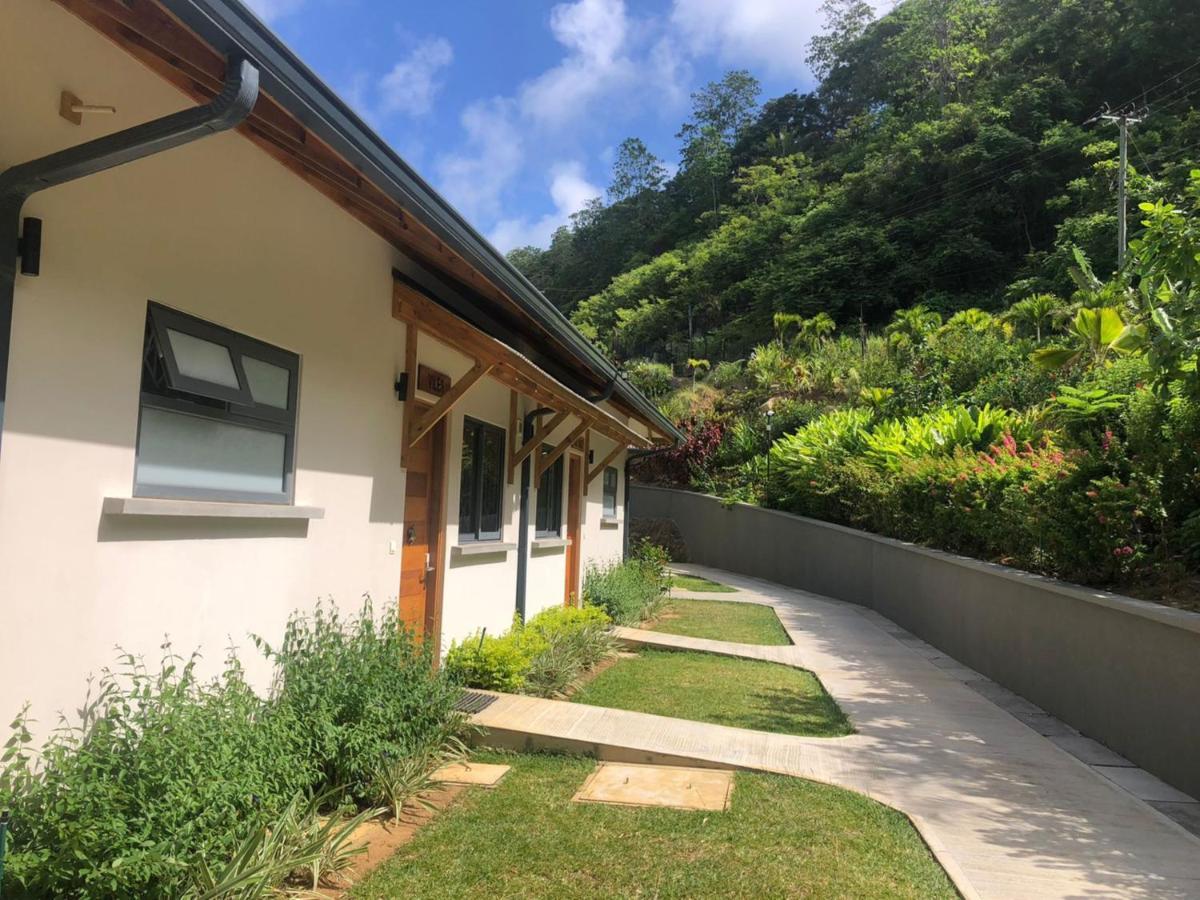 Paradise Chalets Yoga & Wellness Takamaka Exterior photo